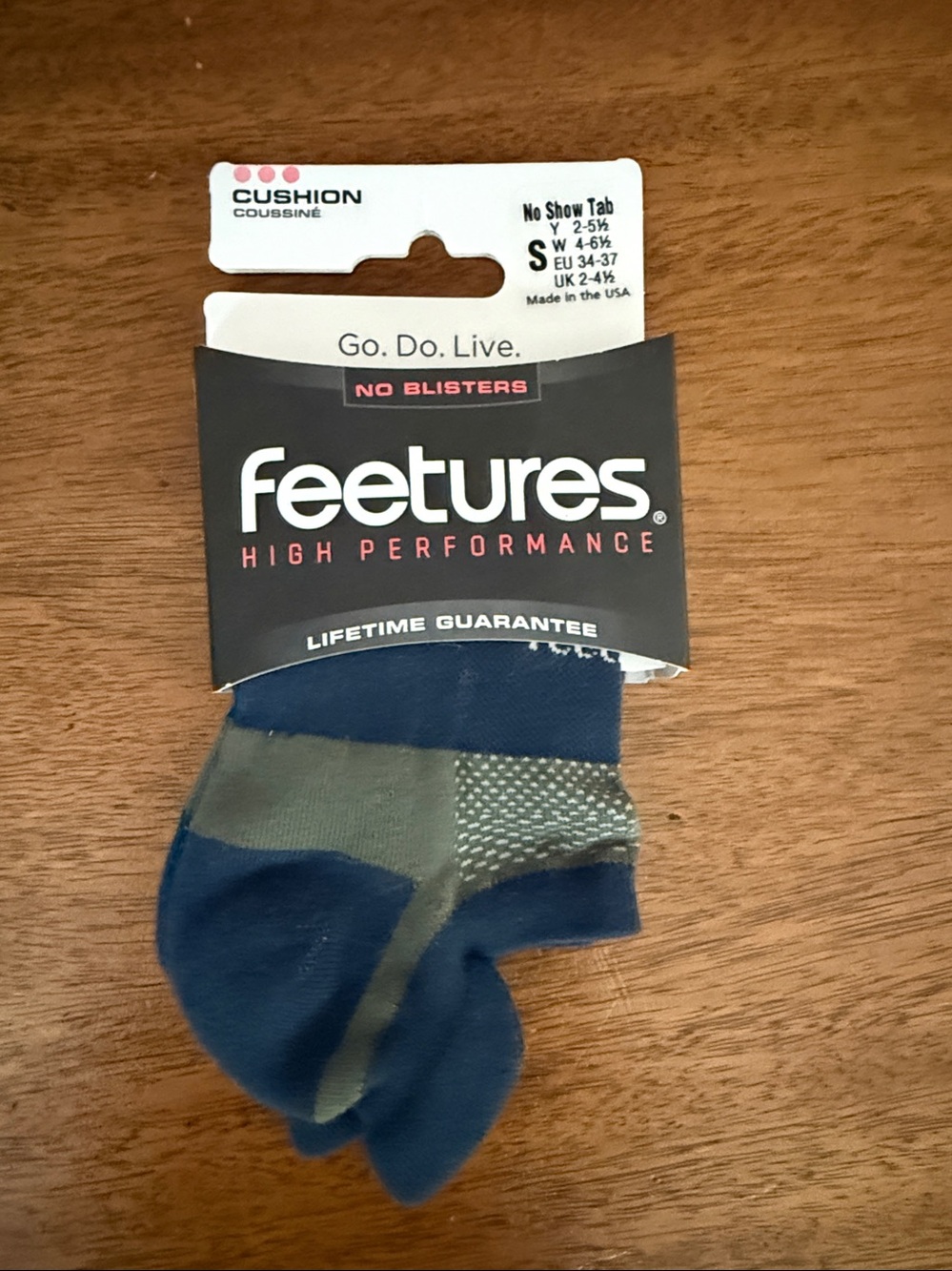 Feetures High Performance Cushion Socks, NWT!!